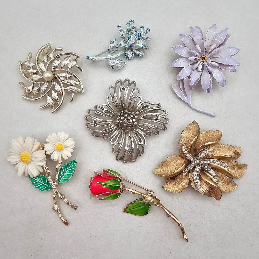 Vintage Floral Brooch Lot 7pc Coro Lisner Rhinestone Enamel Flower Pins